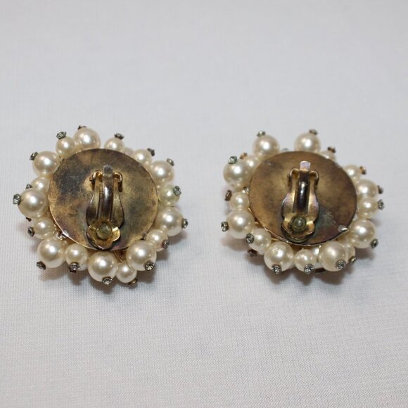 Vintage Faux Pearl Rhinestone Cluster Clip On Earrings Gold Tone - Picture 8 of 8